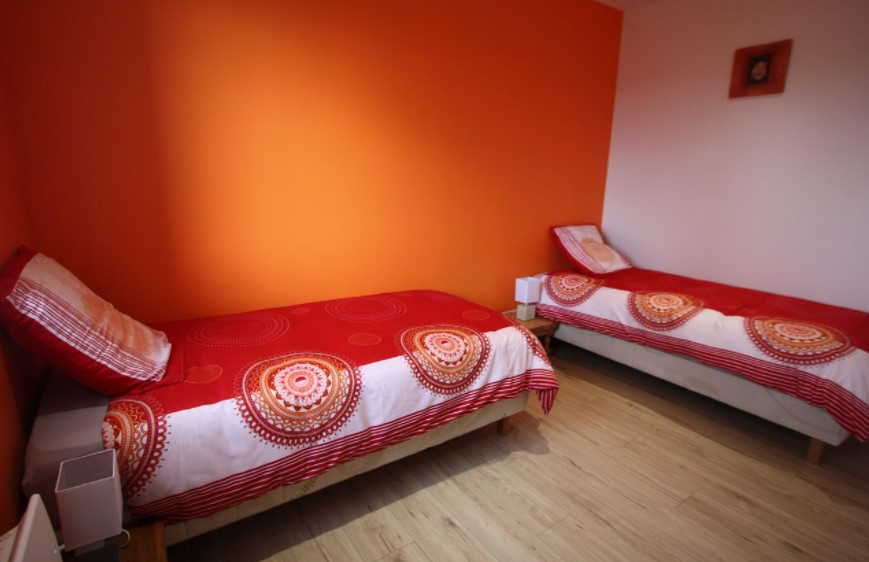 Chambre double | Bedroom with 2 beds